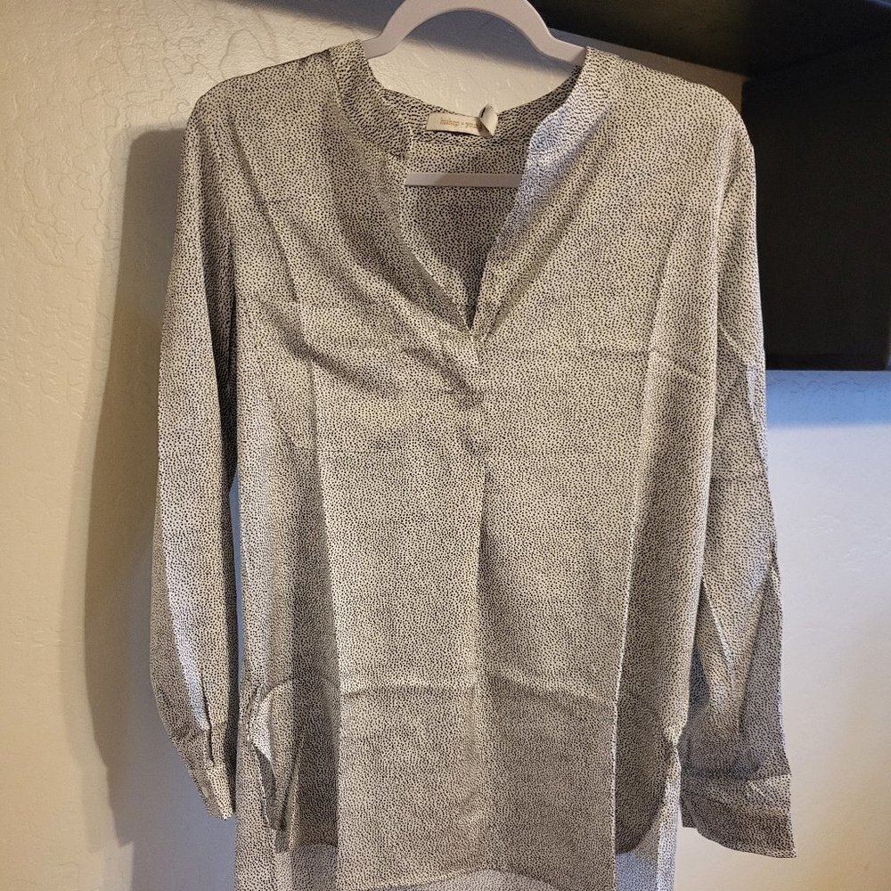 Bishop+Young White blouse with black specks Size Small NWT